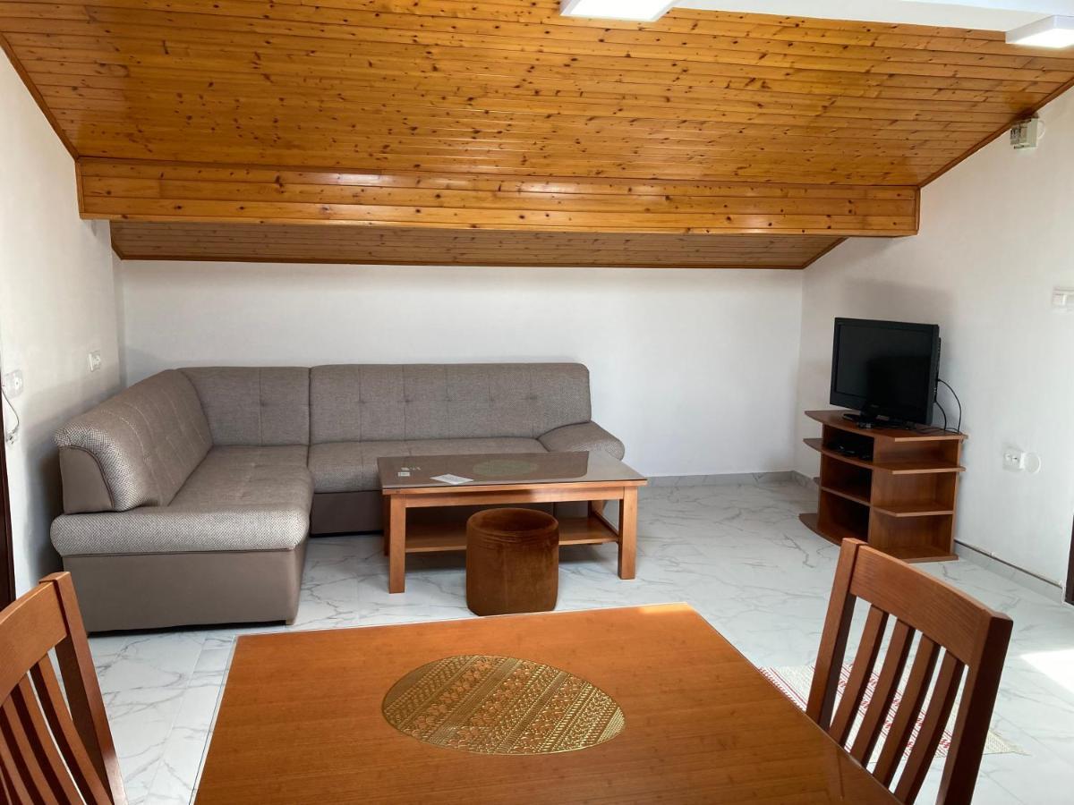 אומאג Apartments Hrnjic מראה חיצוני תמונה